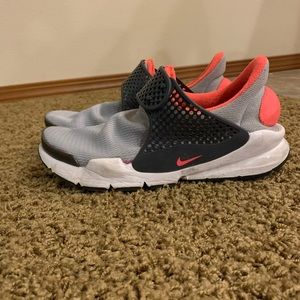 Nike sockdart - 5y. I usually wear 6-6.5 W